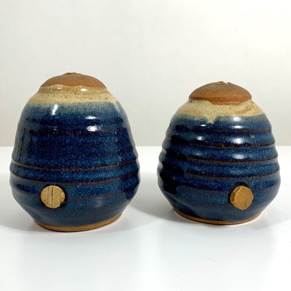 1983 Handcrafted Blue Ceramic Salt & Pepper Shaker Set Ribbed Design MCM Signed - Picture 5 of 9